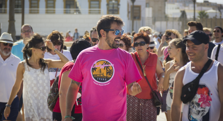 Essential Free Tour in the South Zone of Cadiz, Spain